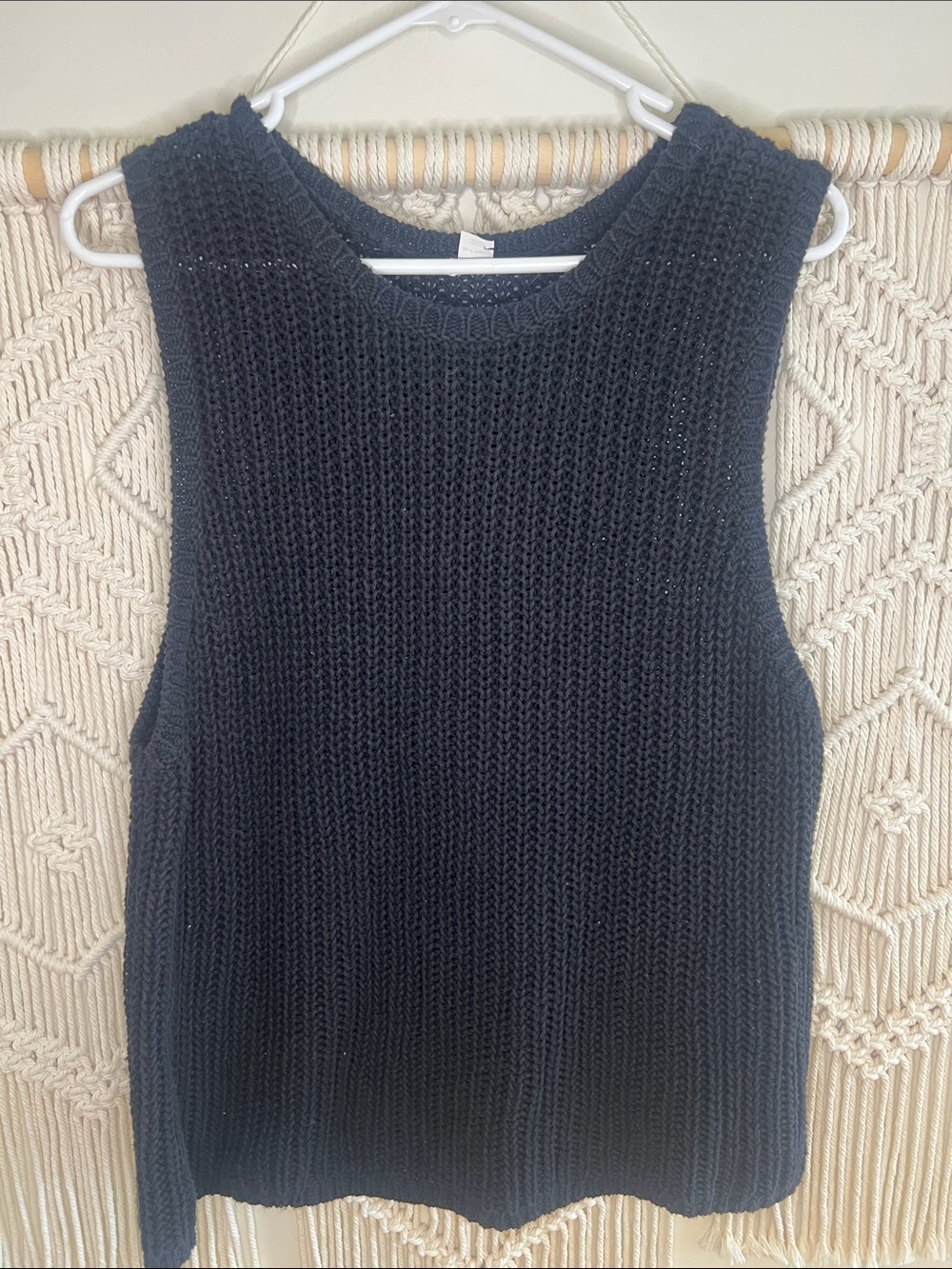 Old Navy Black Sleeveless Knit Crewneck Sweater Tank